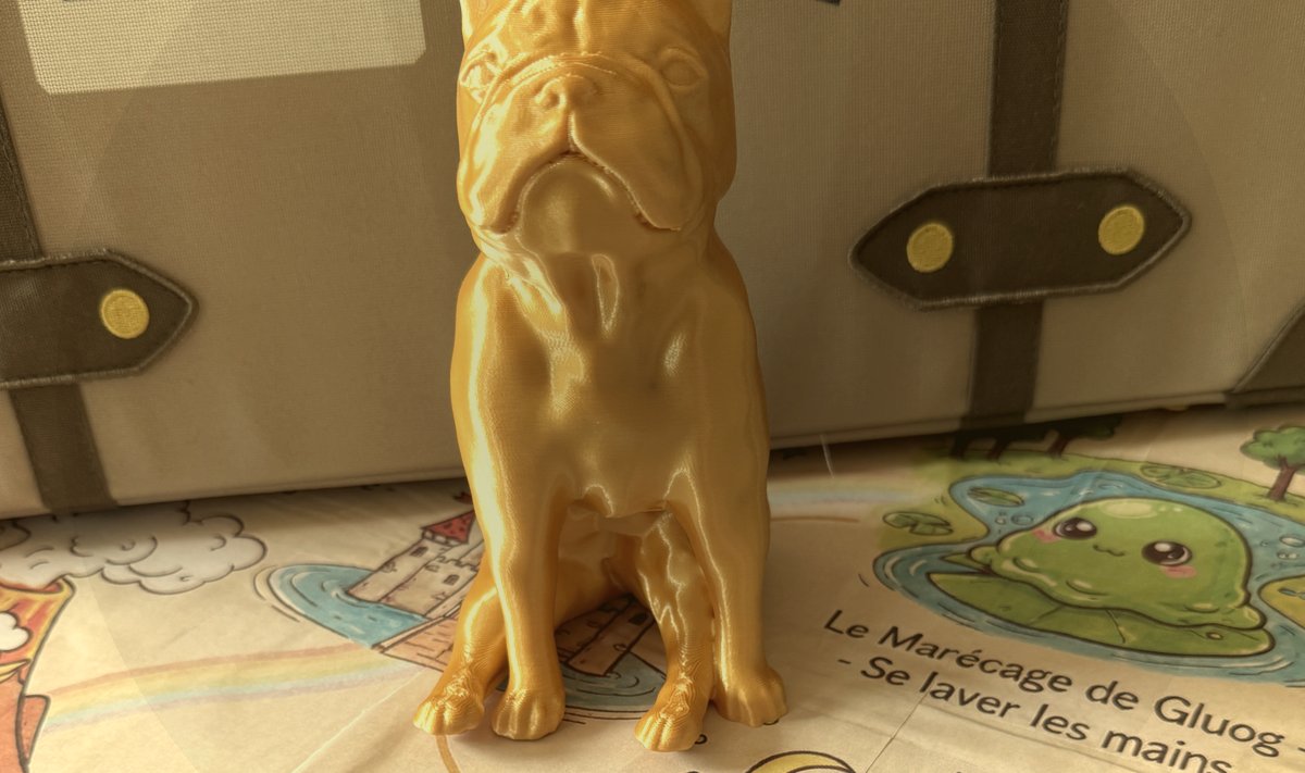 Figurine Molosse sur la Foret
